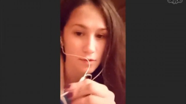 Порно видео Девушка показывает писю на вебку. Смотреть Девушка показывает писю на вебку онлайн
